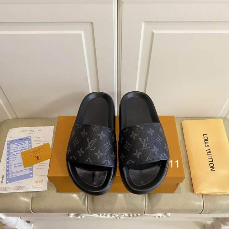 Picture of Louis Vuitton Slippers _SKULVcoloursz38-45ZX01119376